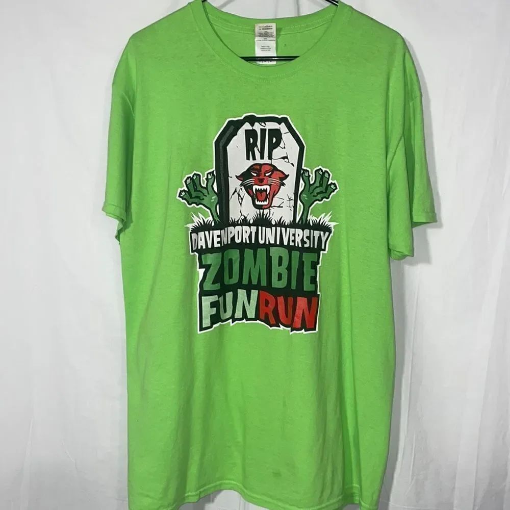 Graphic T shirt 🧟♀️